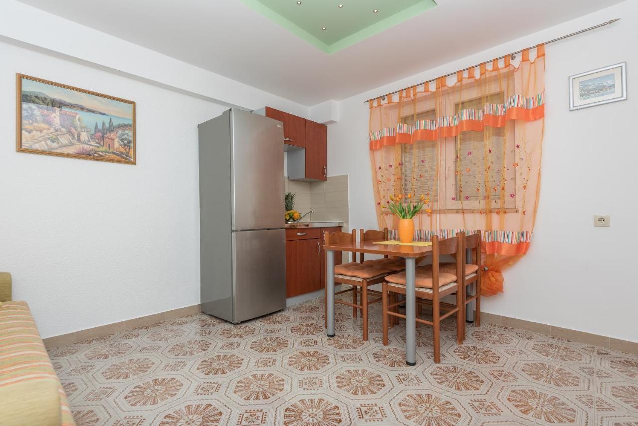 Apartments Villa Vujcic Makarska Exterior foto