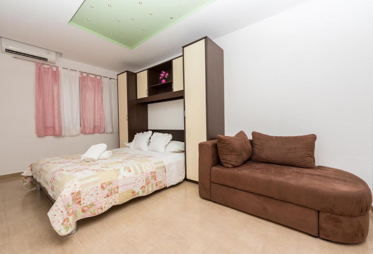 Apartments Villa Vujcic Makarska Exterior foto
