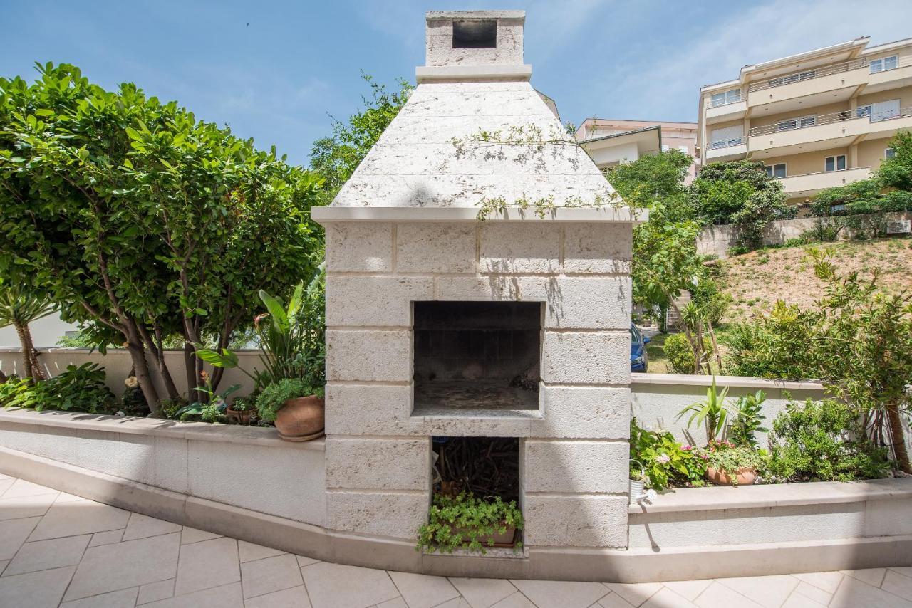 Apartments Villa Vujcic Makarska Exterior foto