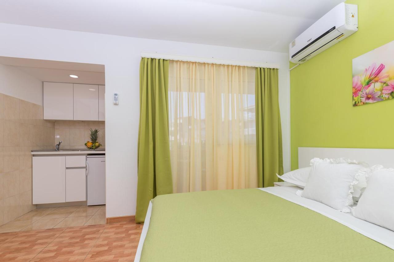 Apartments Villa Vujcic Makarska Exterior foto