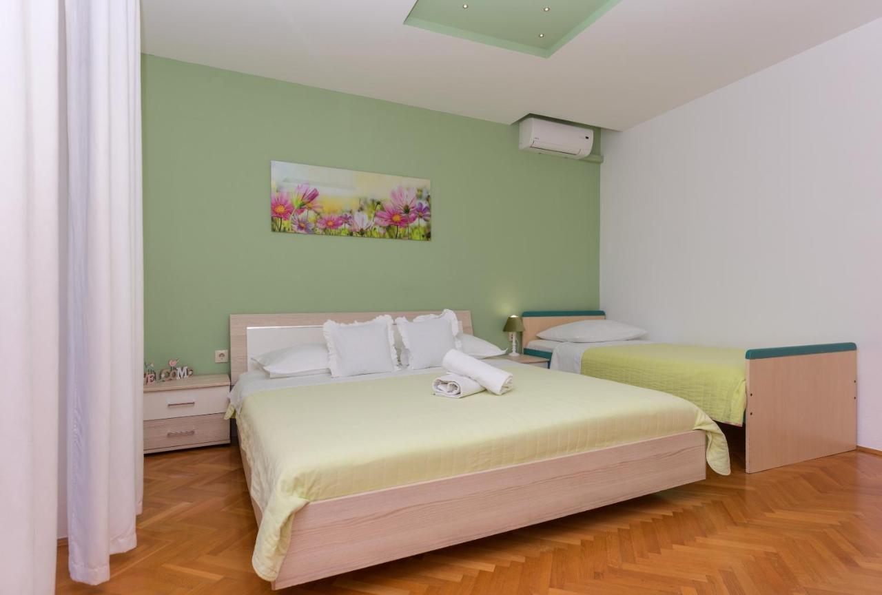 Apartments Villa Vujcic Makarska Exterior foto